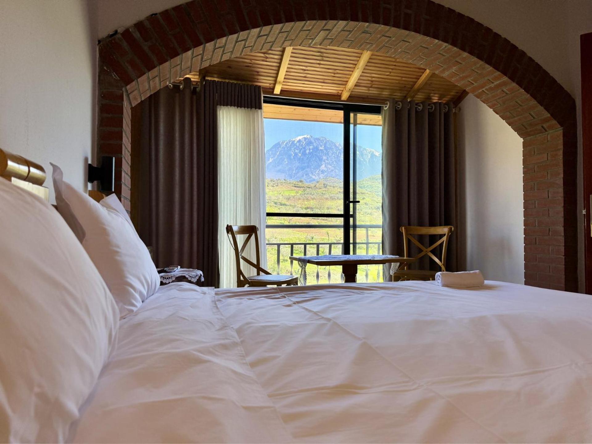 Hotel Alpeta Agrotourism & Winery - Roshnik , Berat Exterior foto